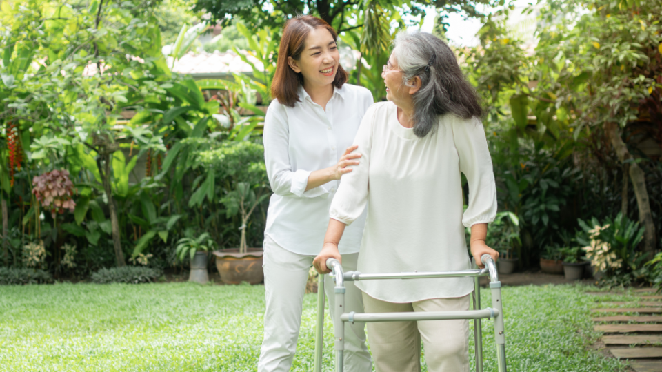 Khung tập đi: Giải pháp hỗ trợ di chuyển an toàn cho người bệnh và người già